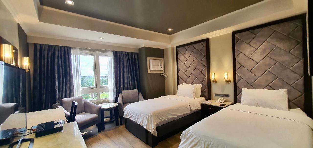 Mo2 Westown Hotel Iloilo Экстерьер фото