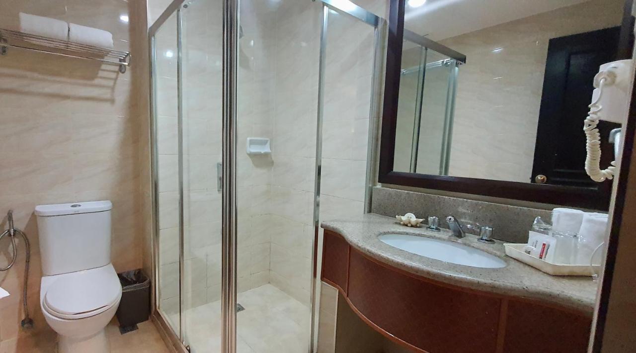 Mo2 Westown Hotel Iloilo Экстерьер фото