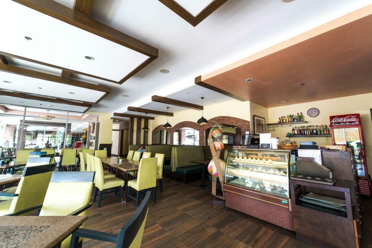 Mo2 Westown Hotel Iloilo Экстерьер фото