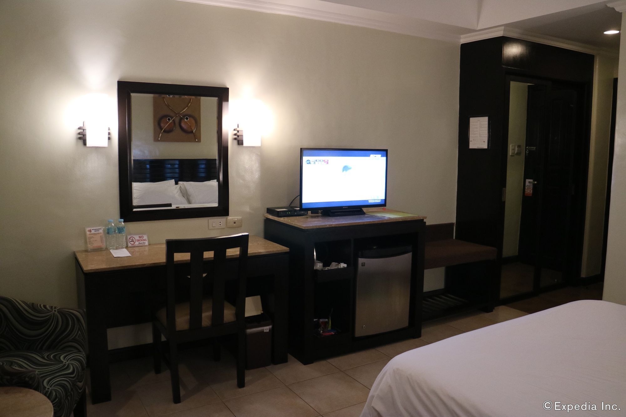 Mo2 Westown Hotel Iloilo Экстерьер фото